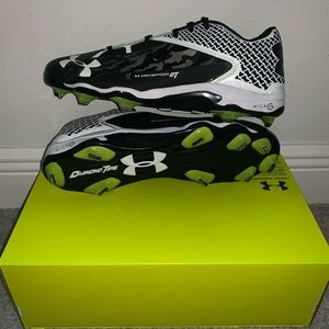 Menās Size 13 UA Deception Low DT Baseball Cleats